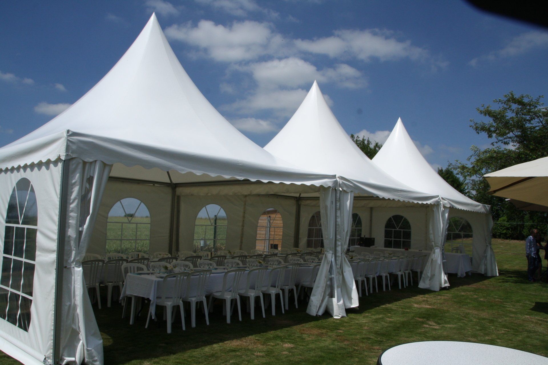 Pagodes 5m sur 5m accol‚es