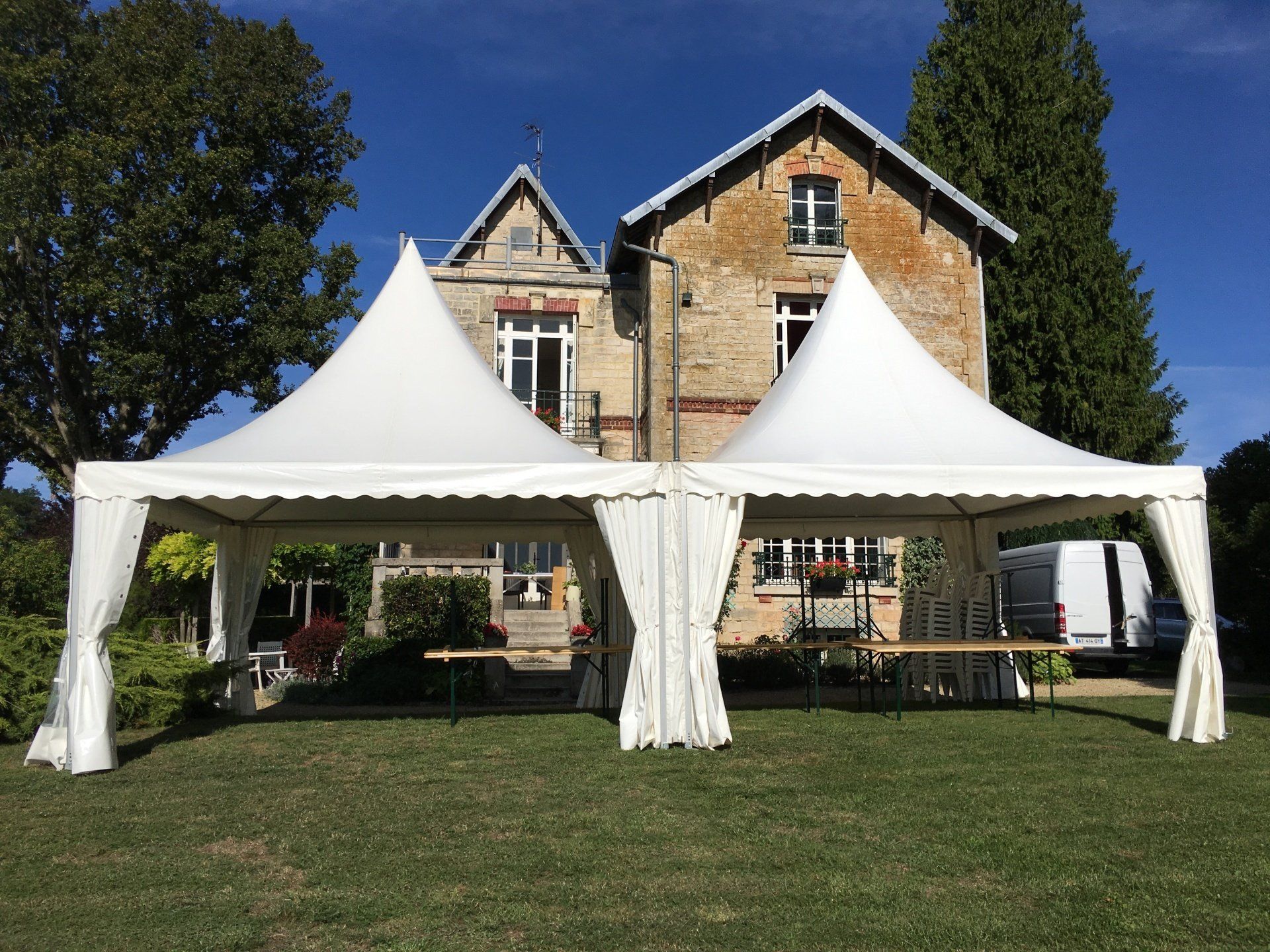 Repas de famille      sous pagodes      5m sur 5m
