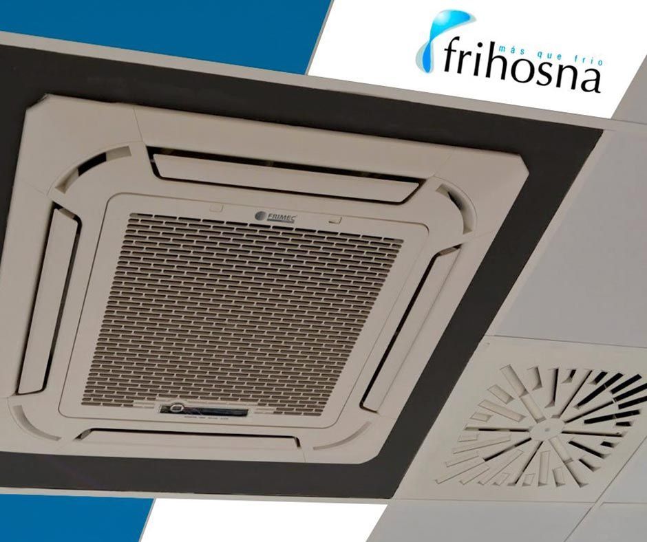 Un ventilador de techo con la palabra frihosna.