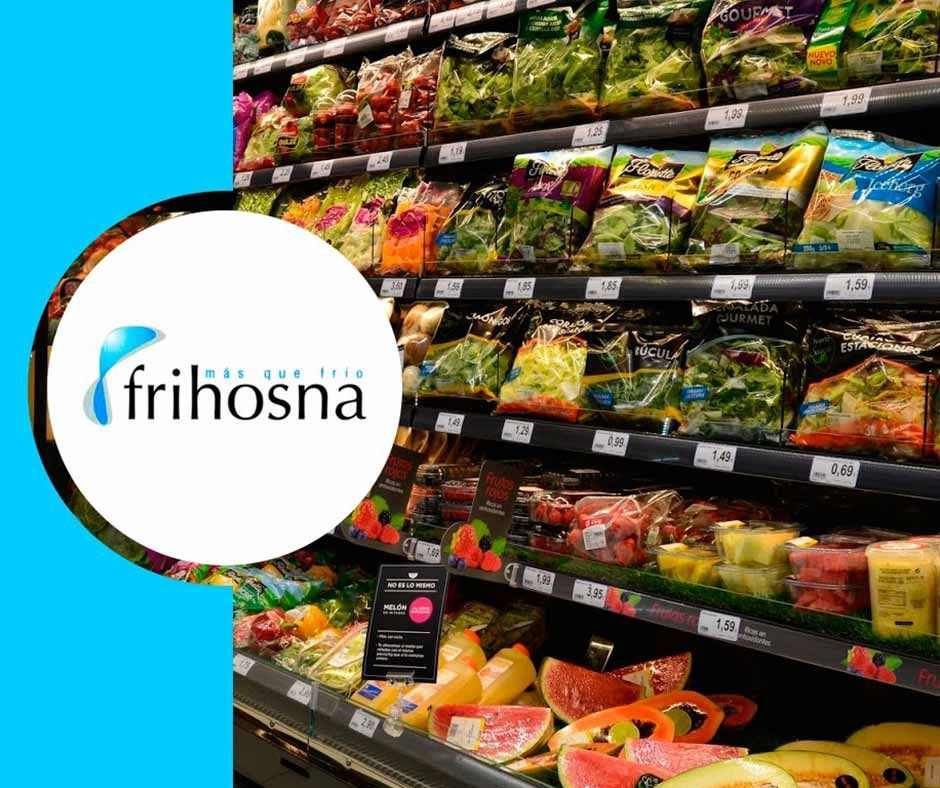 Un pasillo de una tienda de comestibles lleno de frutas y verduras.