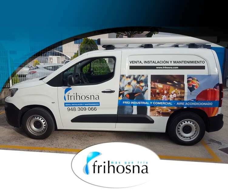 Una furgoneta blanca con la palabra frihosna en el lateral
