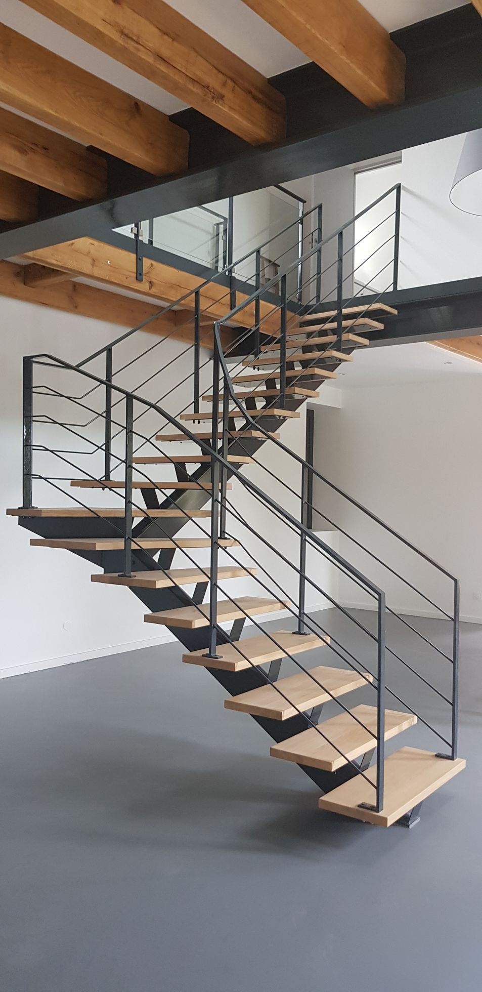 Escalier moderne tournant