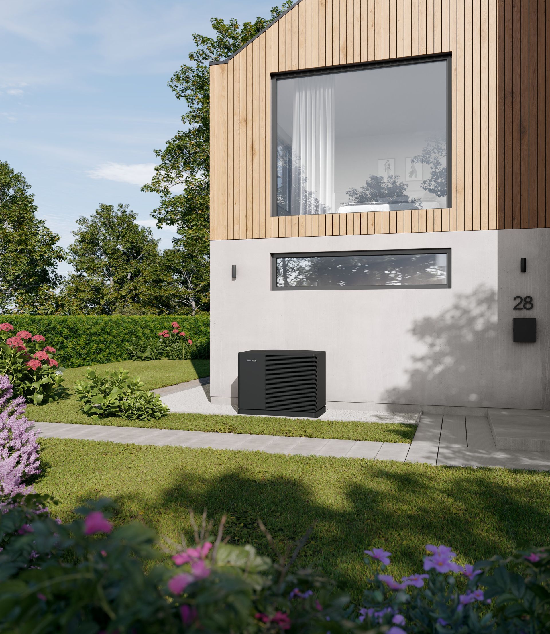 Eine Außeneinheit für Klimaanlage oder Wärmepumpe steht auf zwei Betonblöcken an einer braunen Backsteinmauer neben einem Fenster.