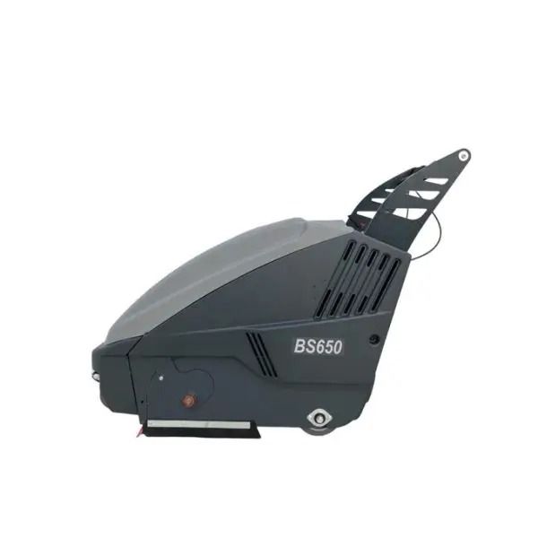Maquina fregadora de suelos modelo BS650 color gris.