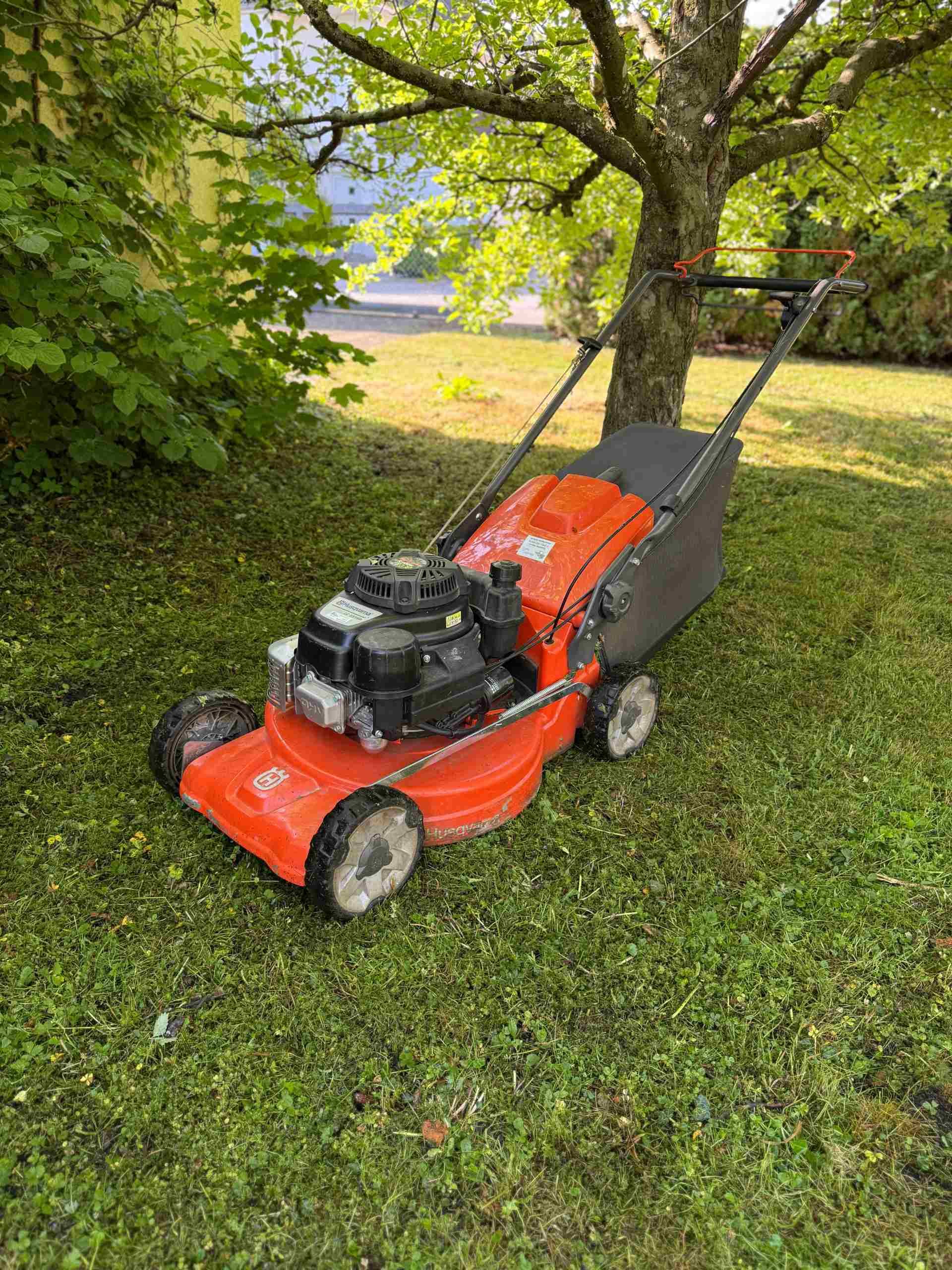 Rasenmäher in einem Park