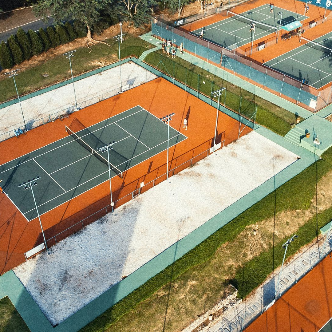 Terrains de tennis.