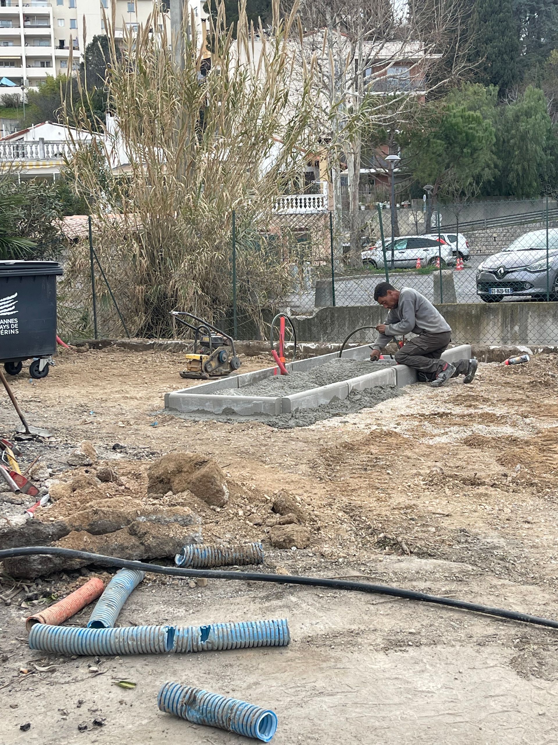 Vers la page de maçonnerie et aménagement extérieur.