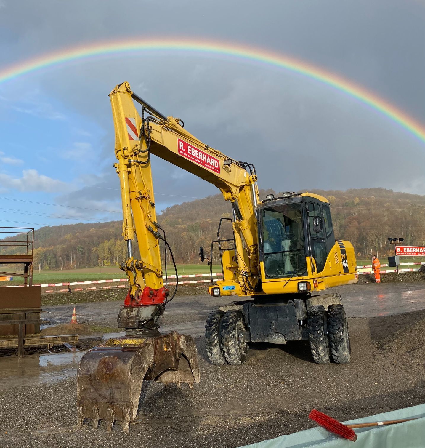 Baumaschine Bagger PW160 - Eberhard Kies + Transport AG in Höri