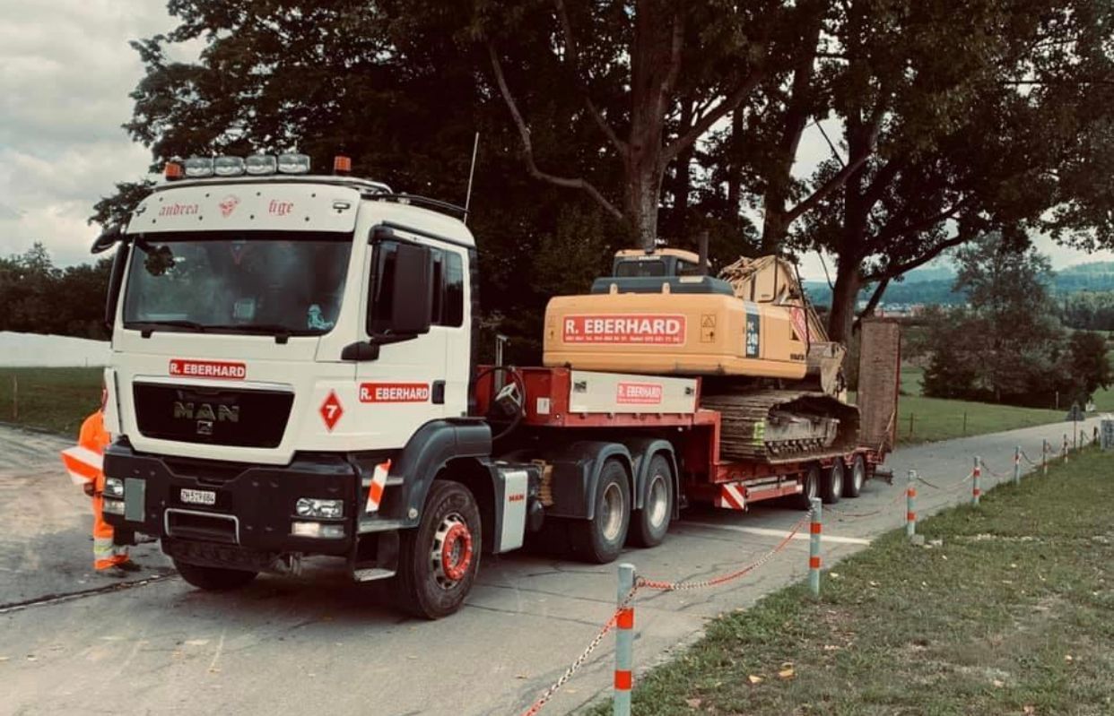 Transporte Bagger- Eberhard Kies + Transport AG in Höri