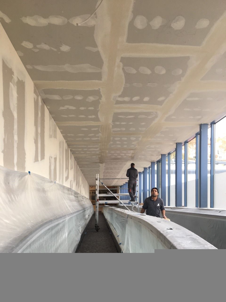 Arbeiten der Khaled GmbH an einer Decke