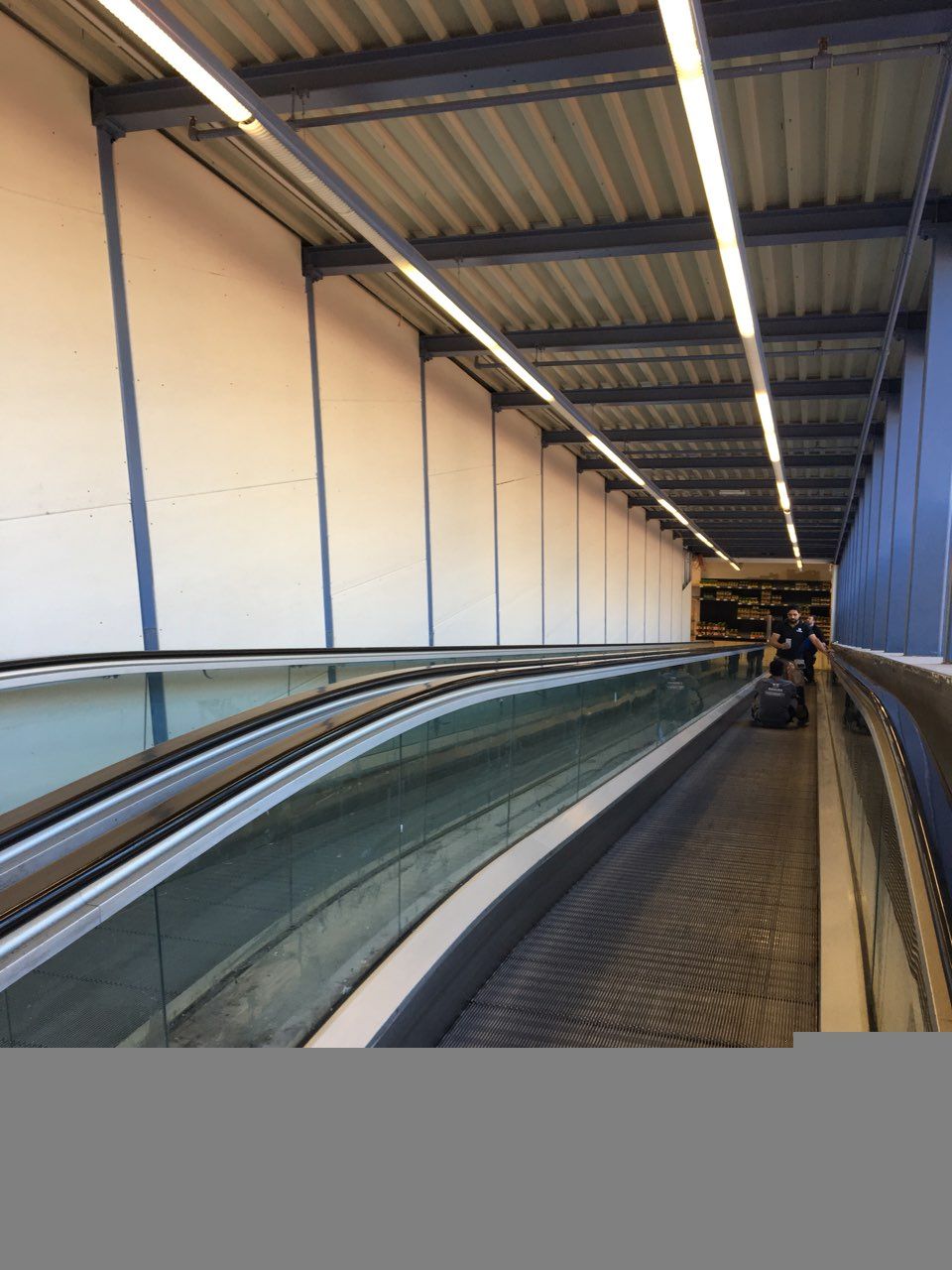 Arbeiten der Khaled GmbH an einer Decke