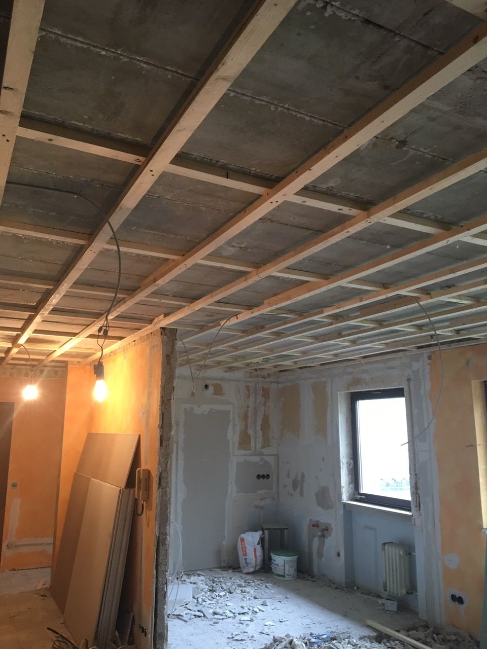 Arbeiten der Khaled GmbH an einer Decke