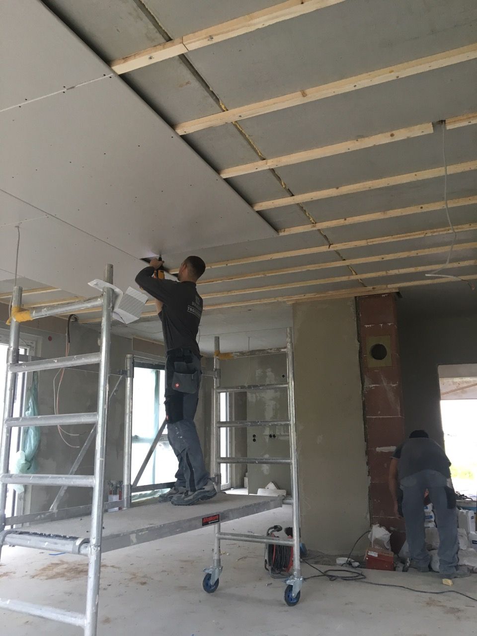 Arbeiten der Khaled GmbH an einer Decke