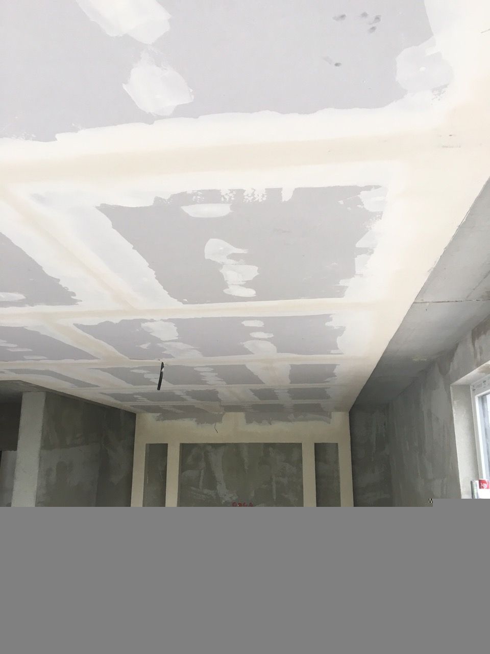 Arbeiten der Khaled GmbH an einer Decke