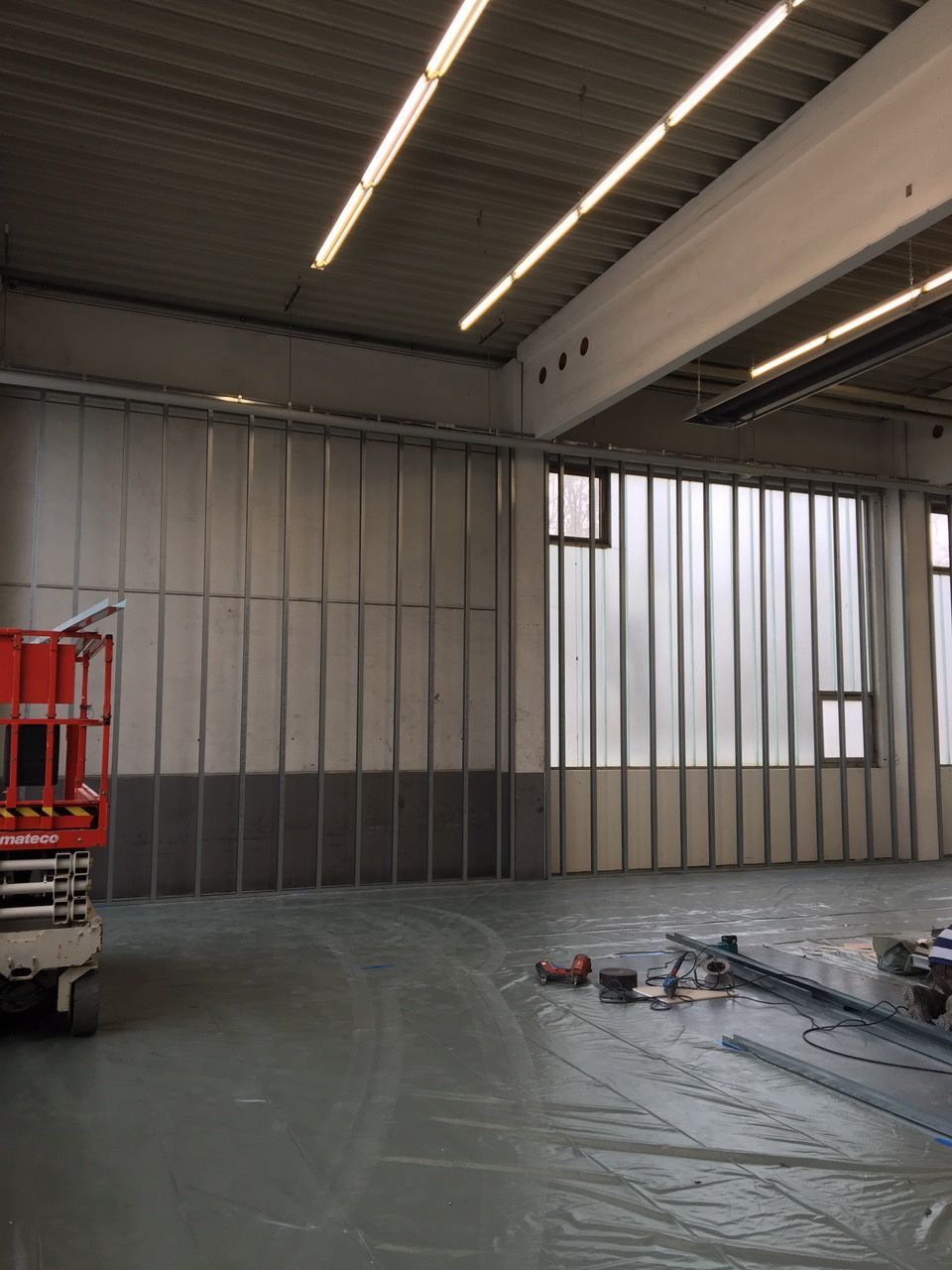 Arbeiten der Khaled GmbH an einer Wand