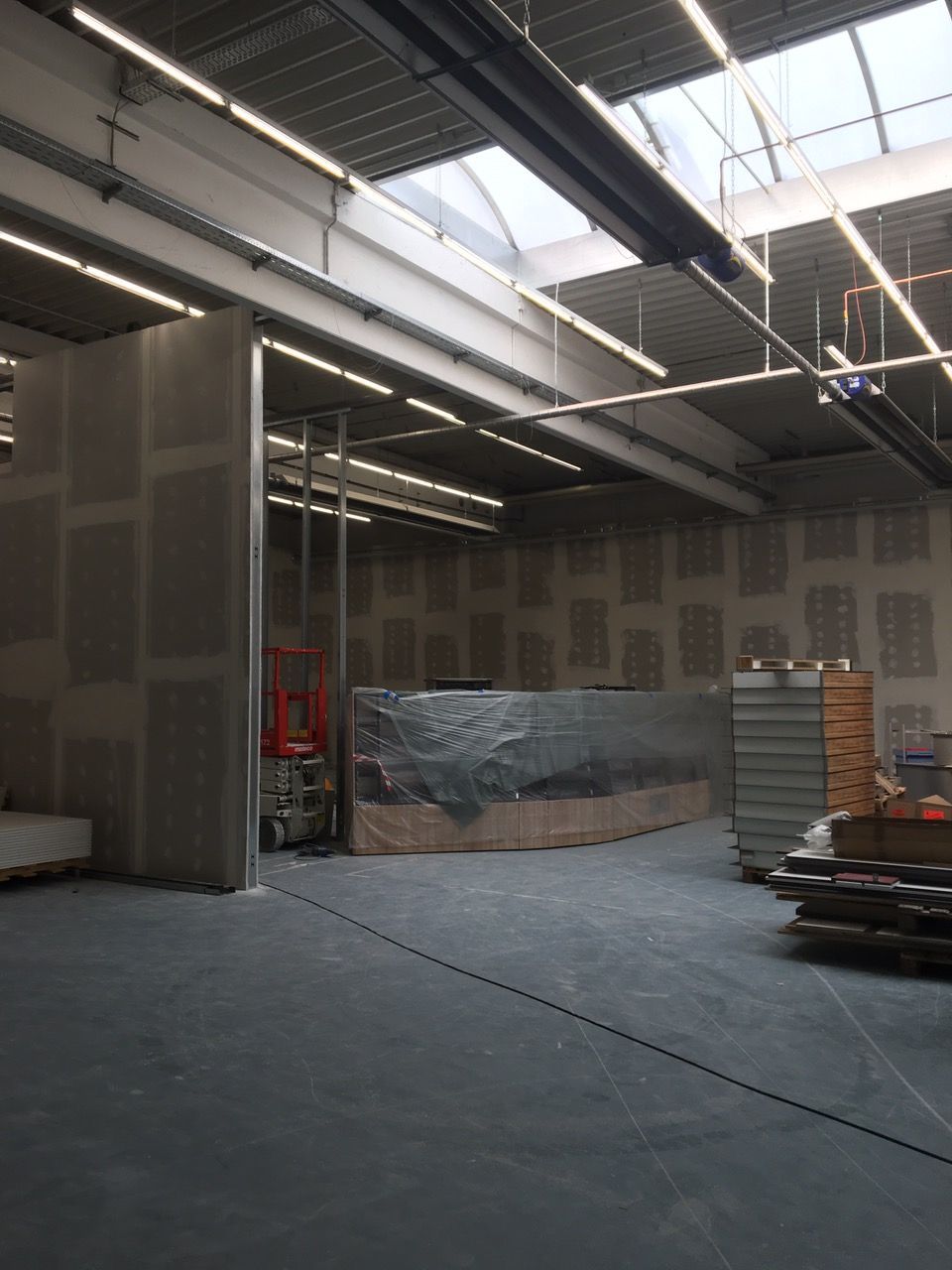 Arbeiten der Khaled GmbH an einer Wand