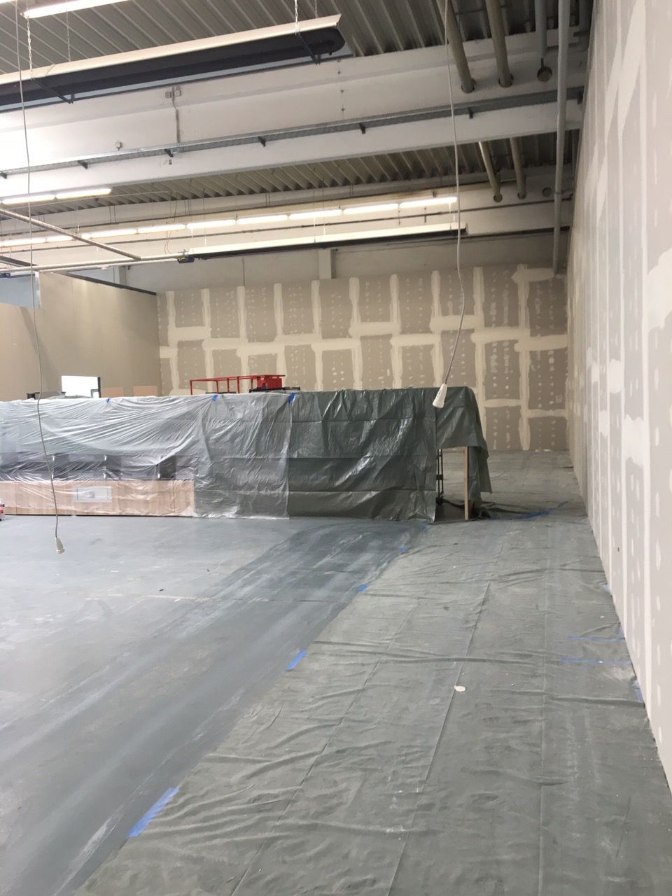 Arbeiten der Khaled GmbH an einer Wand