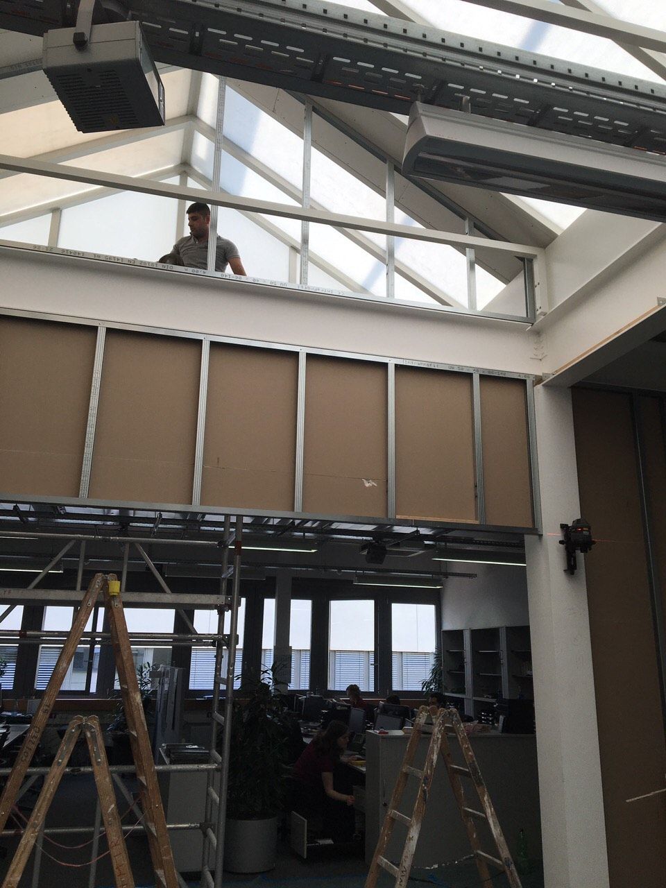 Arbeiten der Khaled GmbH an einer Wand