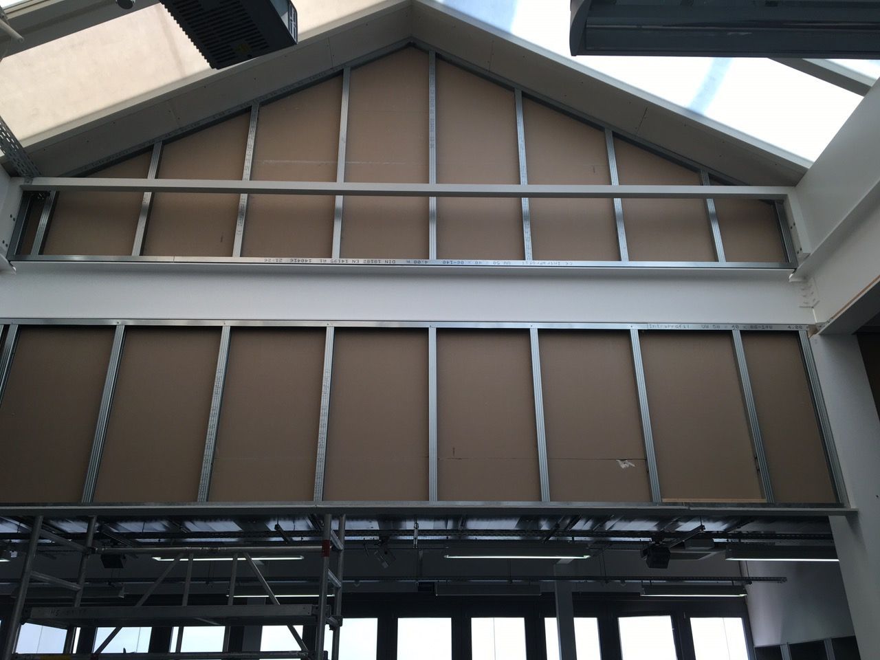 Arbeiten der Khaled GmbH an einer Wand