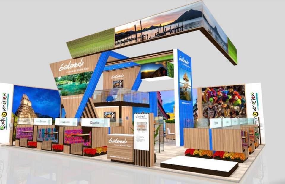 Stand de exposición con temática de viajes, con fotografías de paisajes y material promocional.