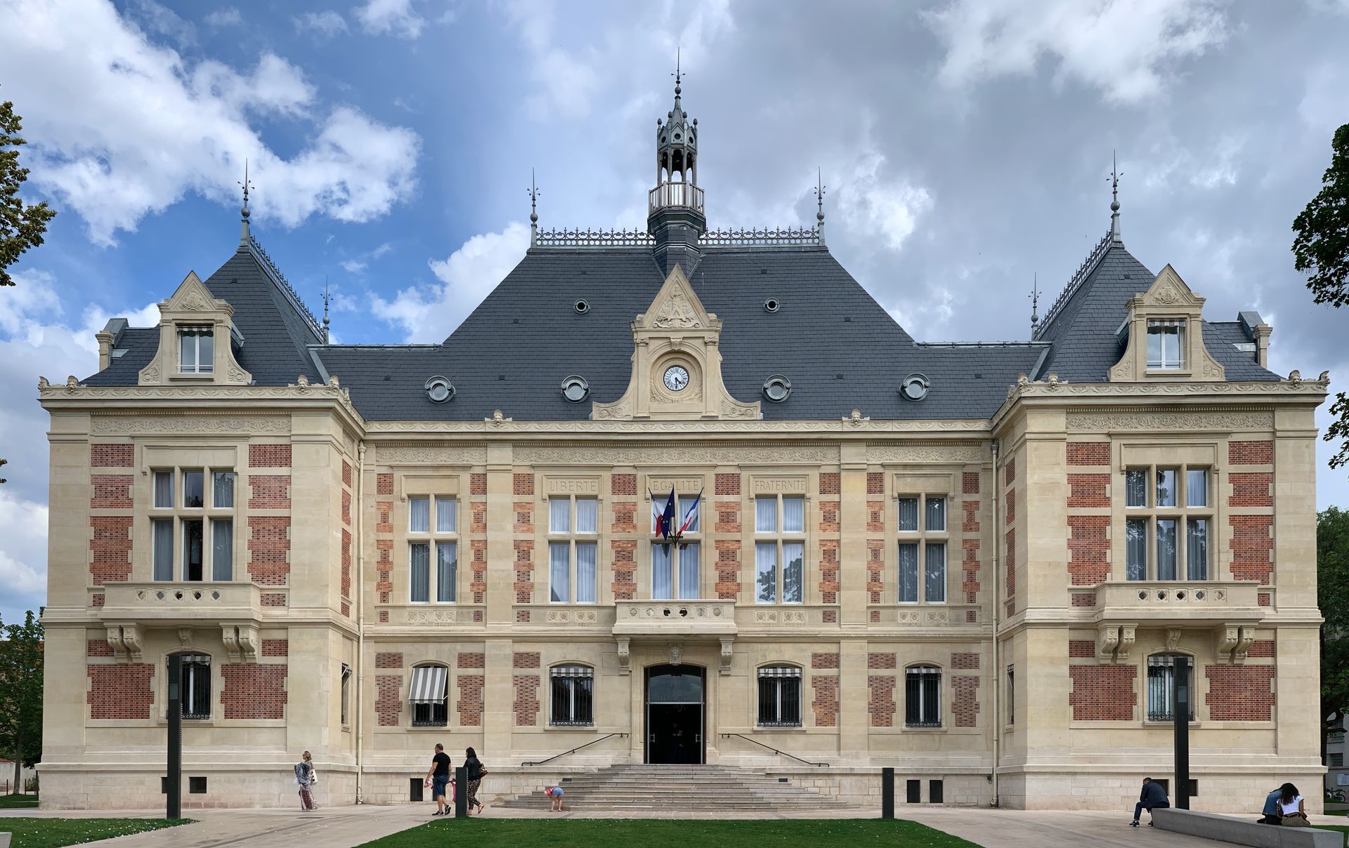 L'hôtel de ville de Montrouge.