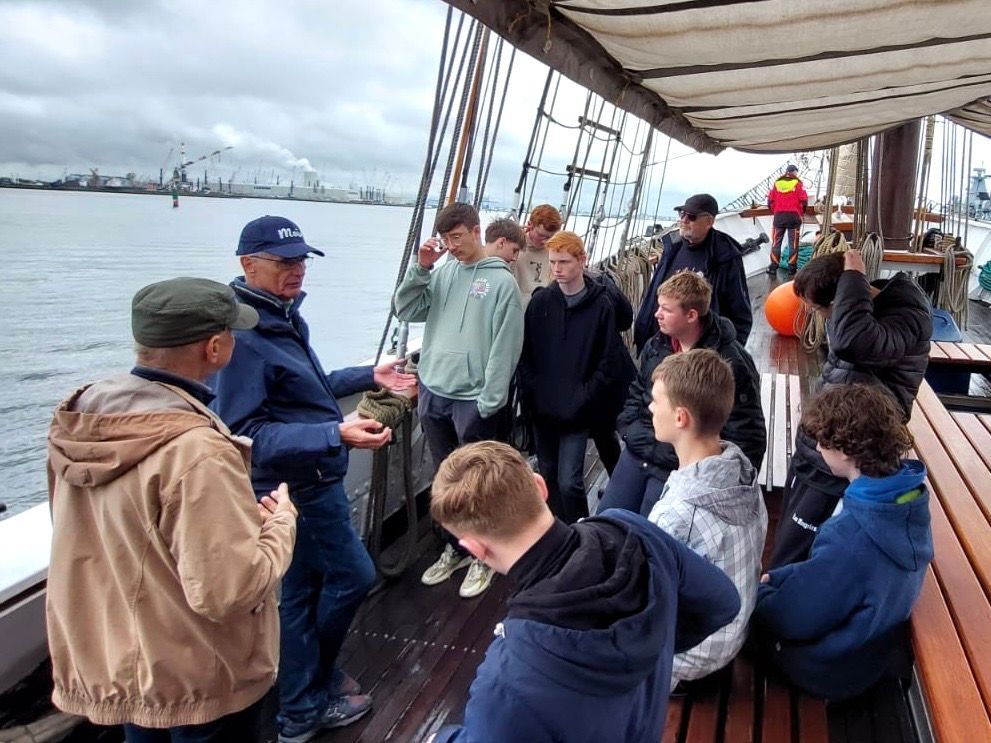 Hafenrundfahrt mit Informationen zu Sehenswürdigkeiten