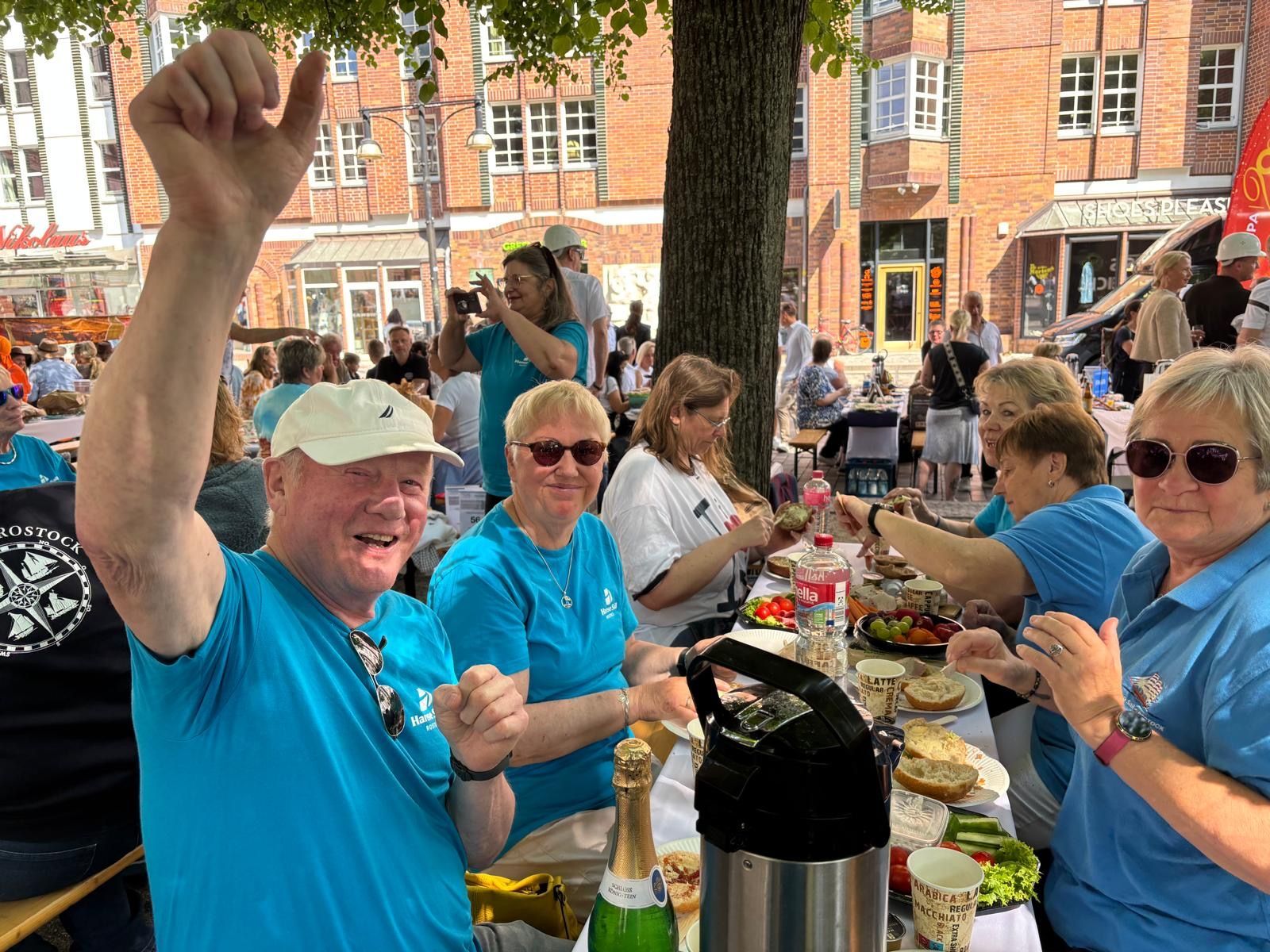 Eine Gruppe von Personen beim Bürgerbrunch