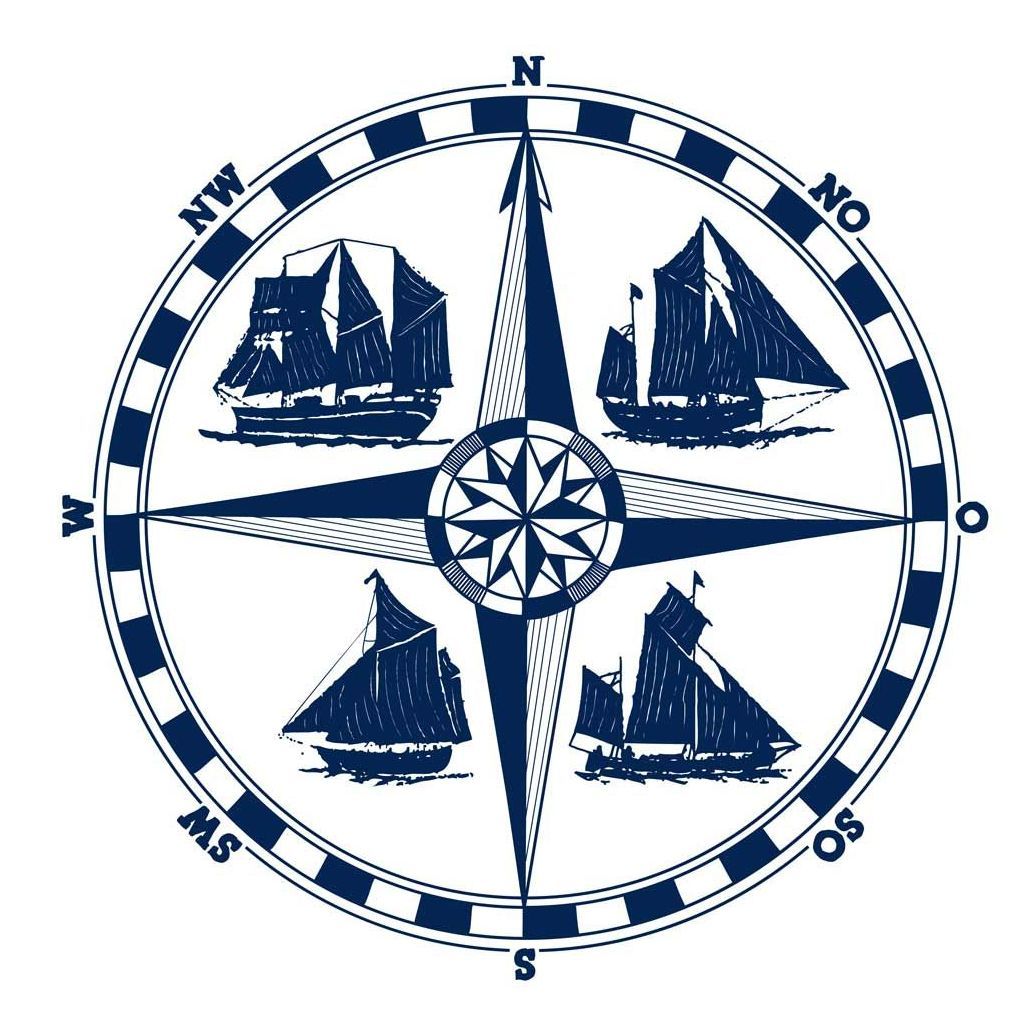 Ein blau-weißer Kompass mit Segelbooten darin