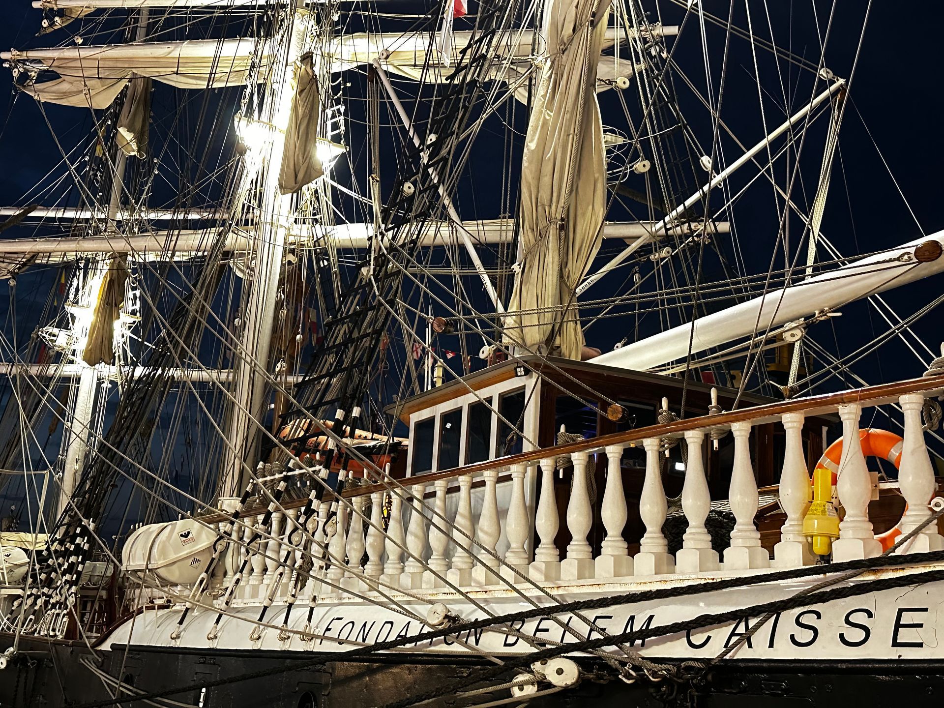 Die Belem in den Abendstunden auf der Hanse Sail