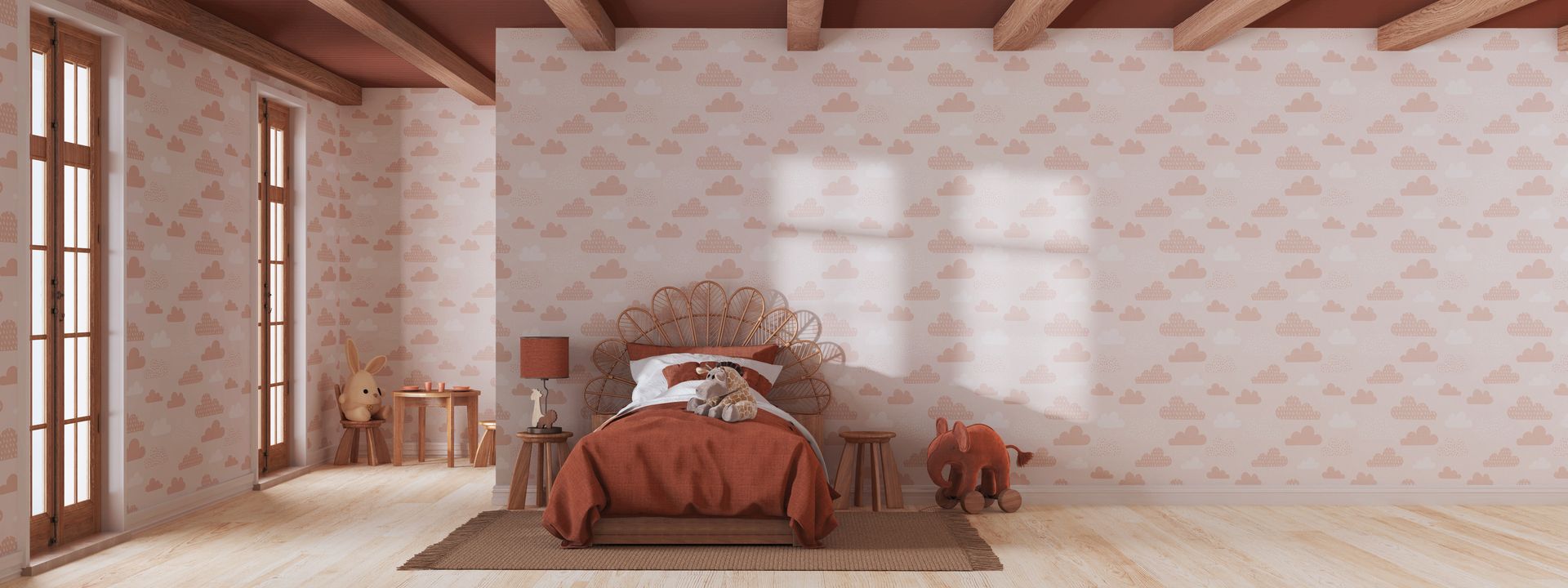 Chambre cosy avec lit, tables de chevet et ours en peluche. Murs roses à motifs floraux.