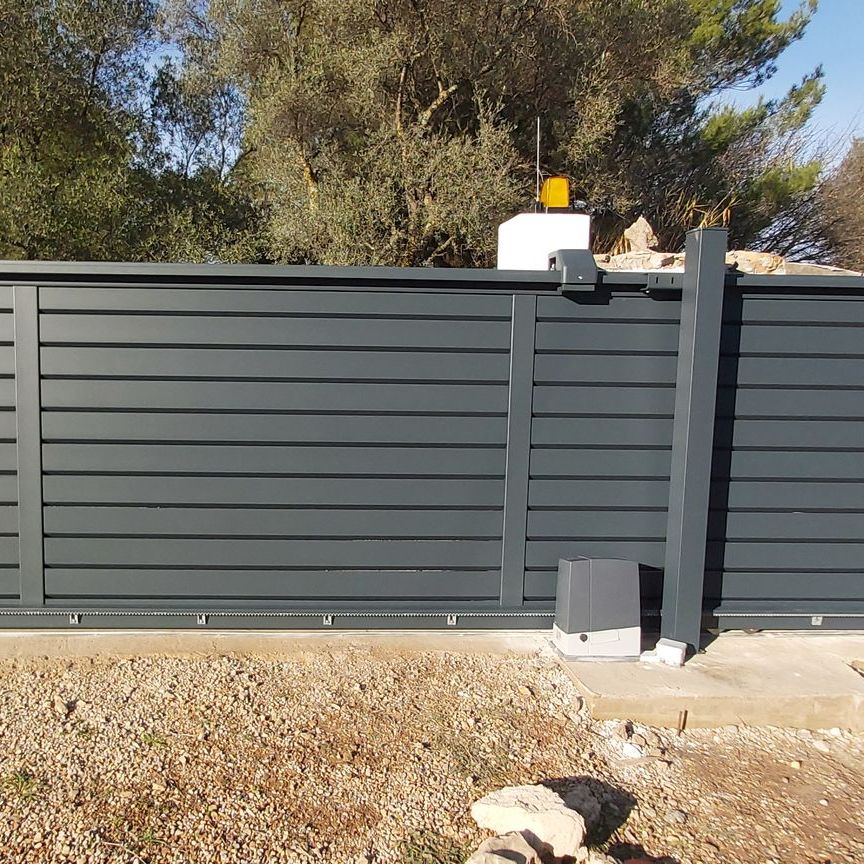 Portail long et automatisé gris anthracite