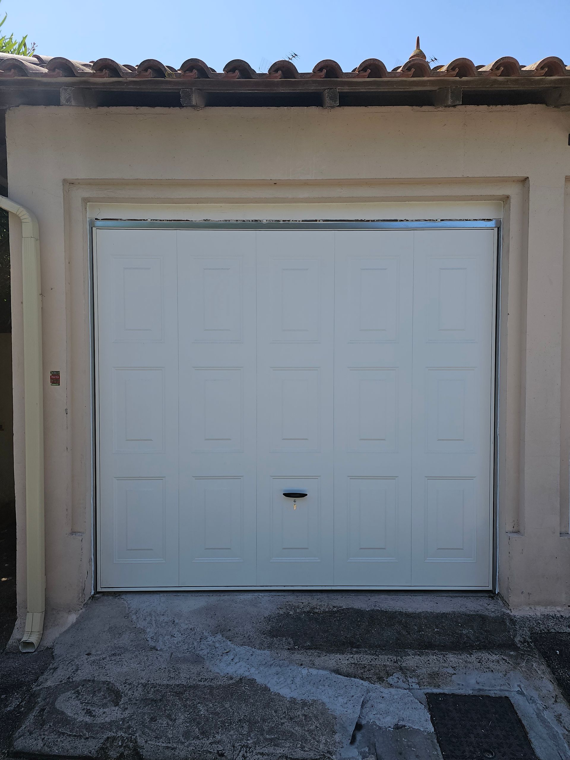 Pose de porte de garage avce ouverture verticale