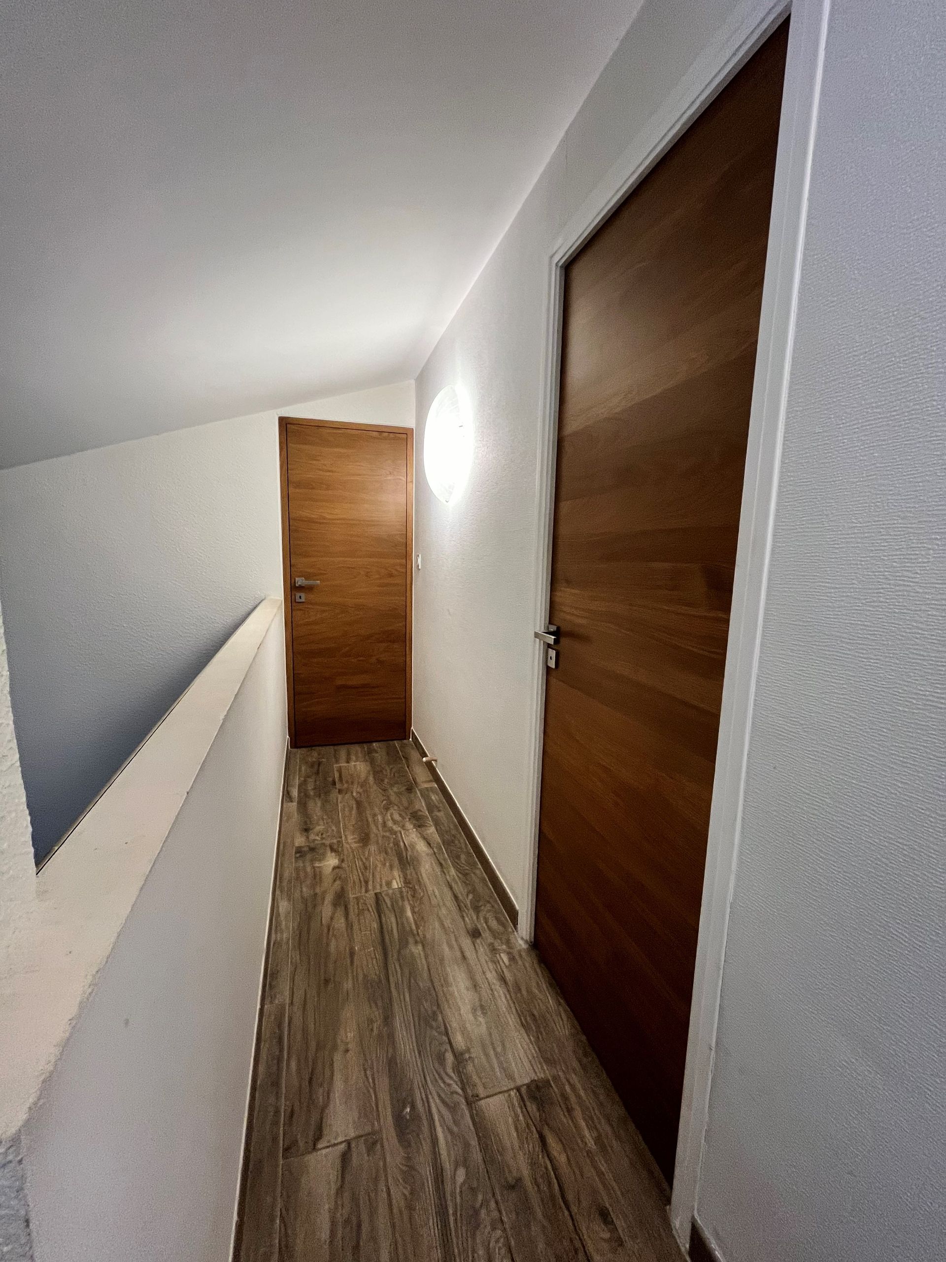 Pose de portes intérieures en bois à Uzès