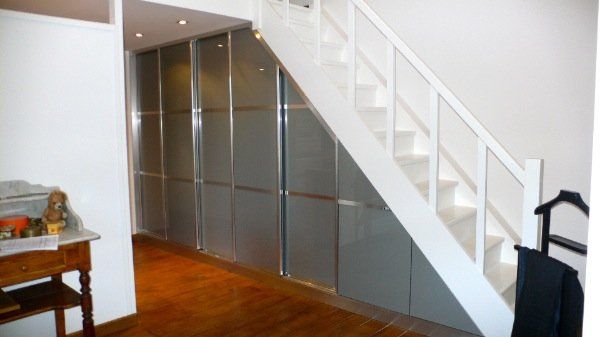 Placard sous escalier