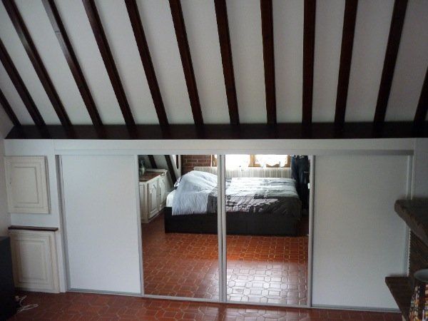 Placard sous combles et miroir