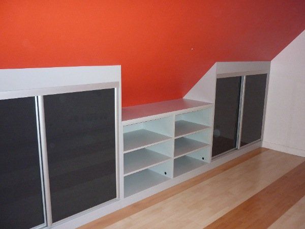 Placards sous combles façades coulissantes tablettes