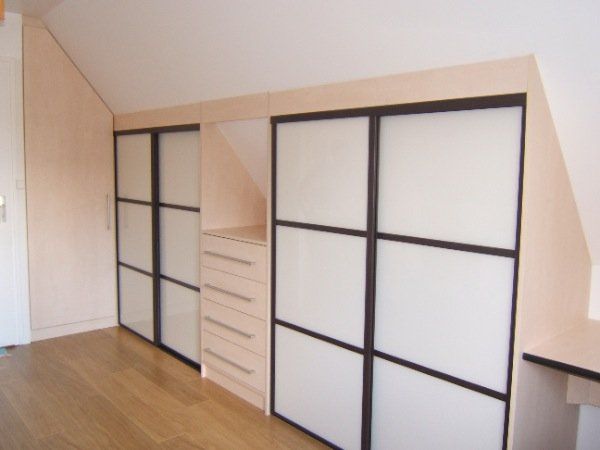 Placards sous combles façades coulissantes tiroirs