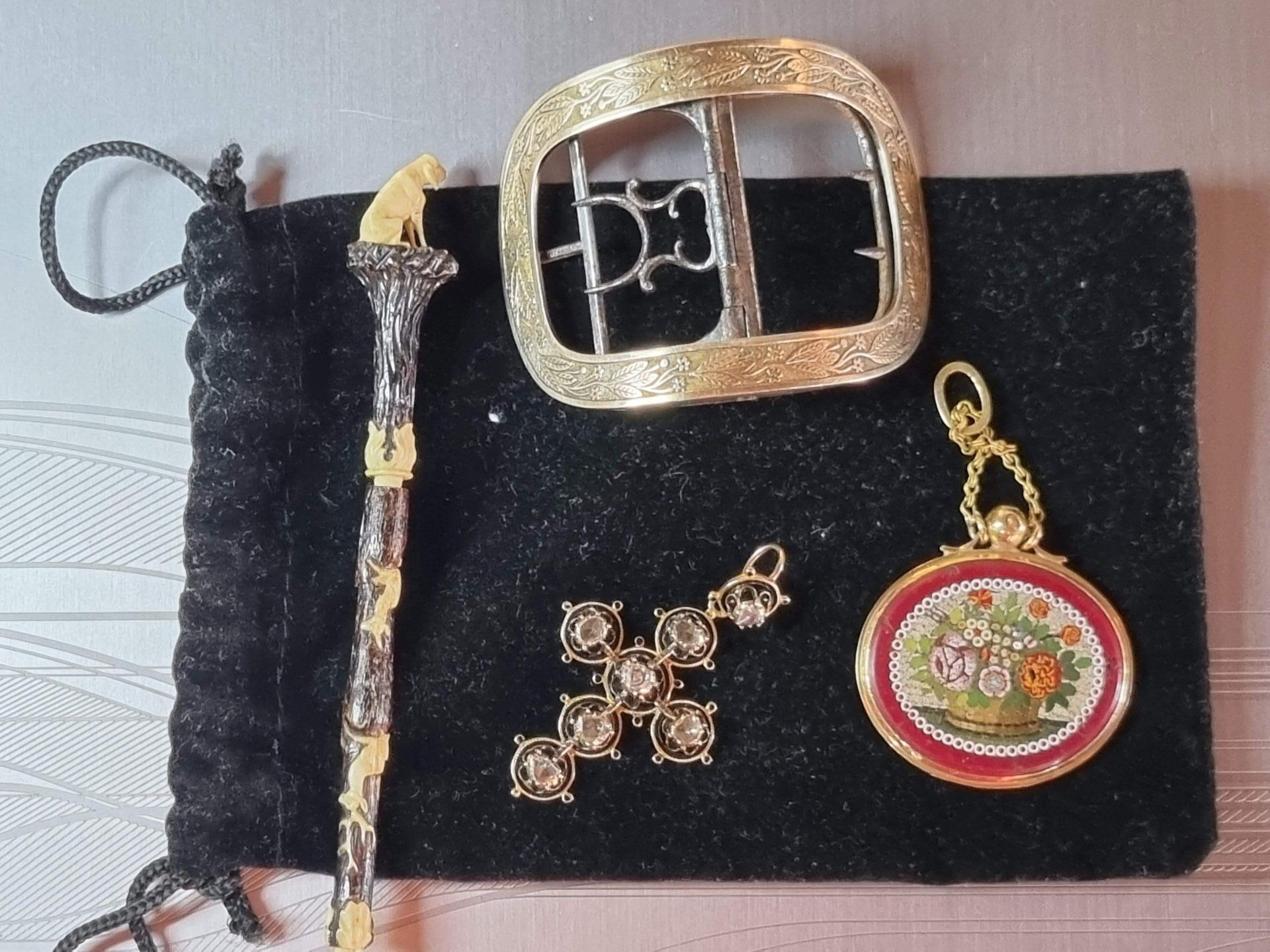 Boucle et bijoux