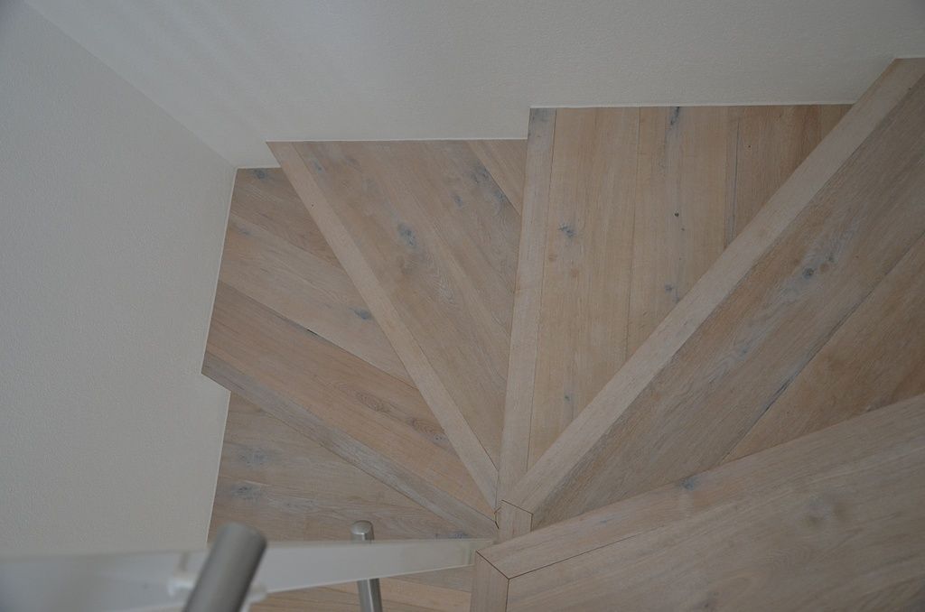 Landhausdiele Eiche Weiss handgehobelt