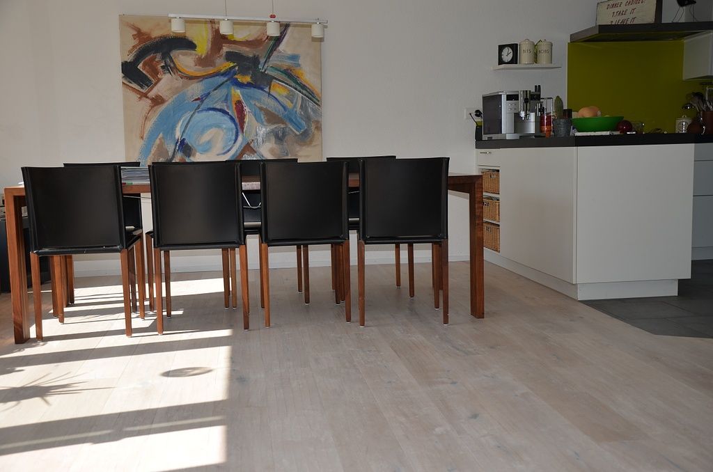 Landhausdiele Eiche Weiss handgehobelt