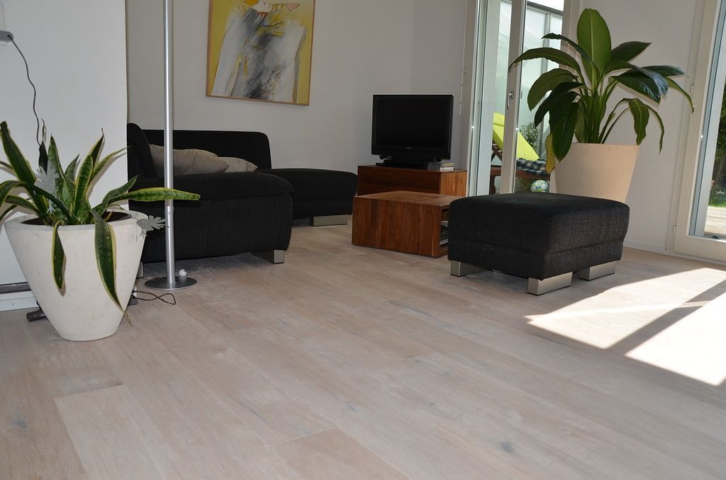 Landhausdiele Eiche Weiss handgehobelt