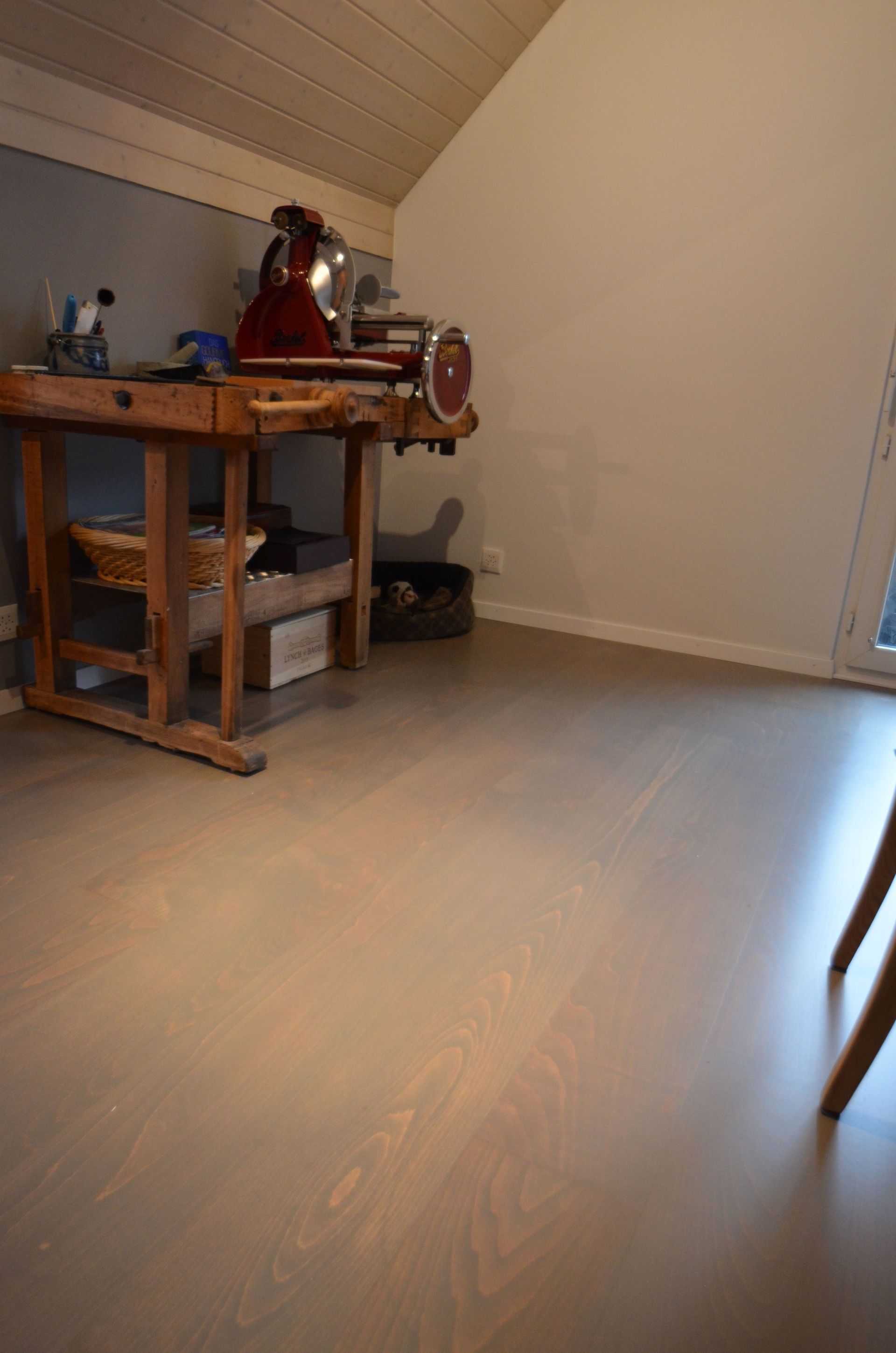 Buche Landhausdiele geschliffen und grau versiegelt