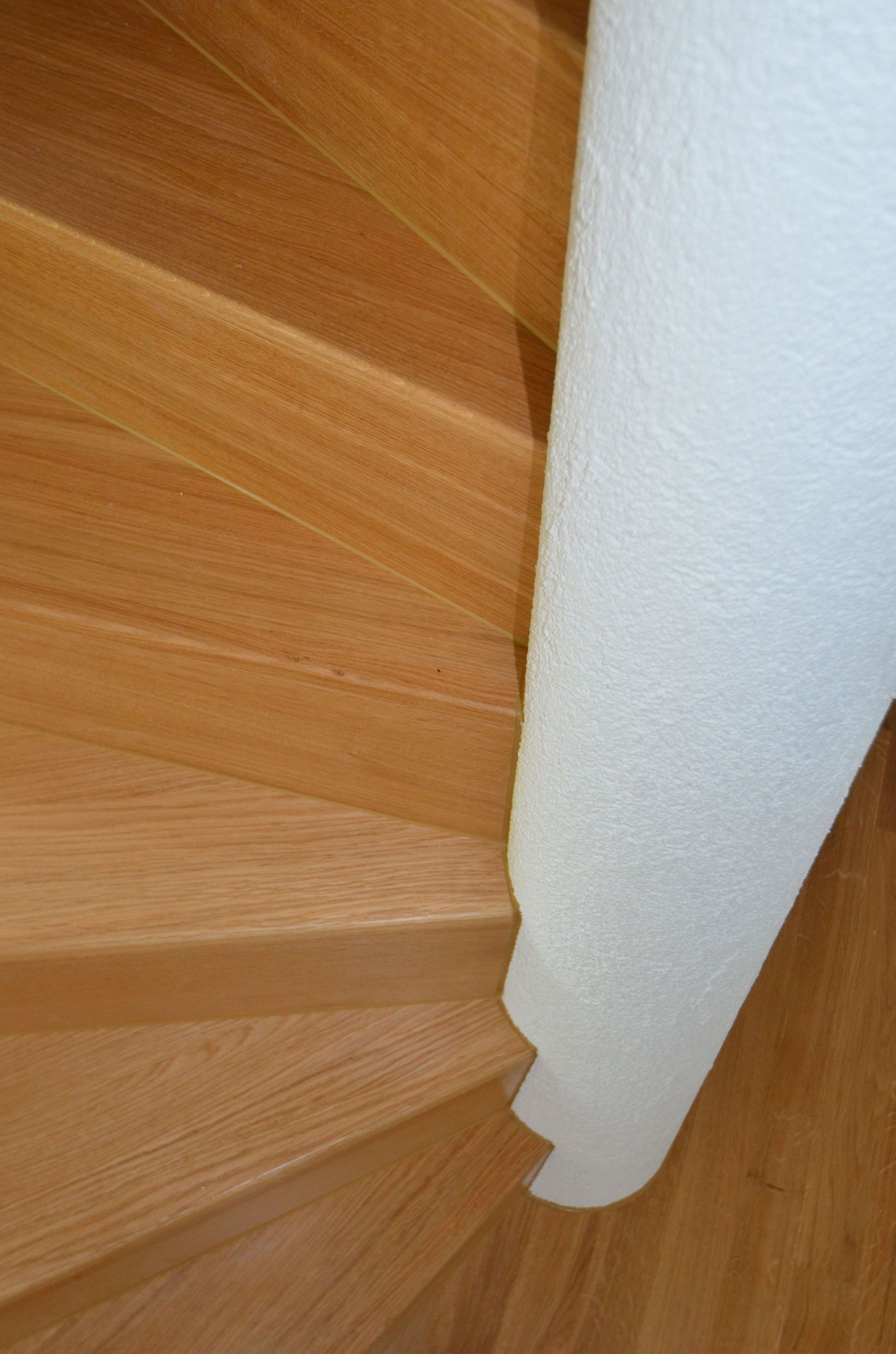 Eichentreppe Massiv inkl. Stirnbrettern und Sockelleisten