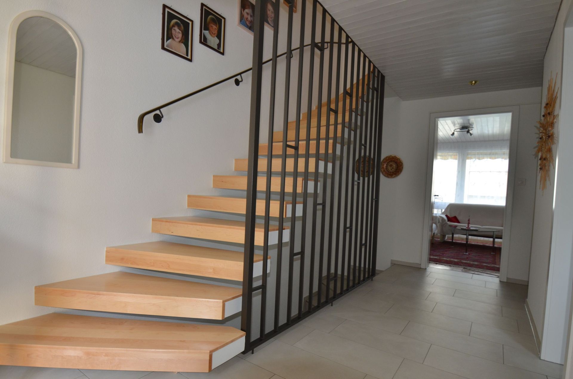 Massivholz Tritte aus kanadischem Ahorn auf Steintreppe montiert