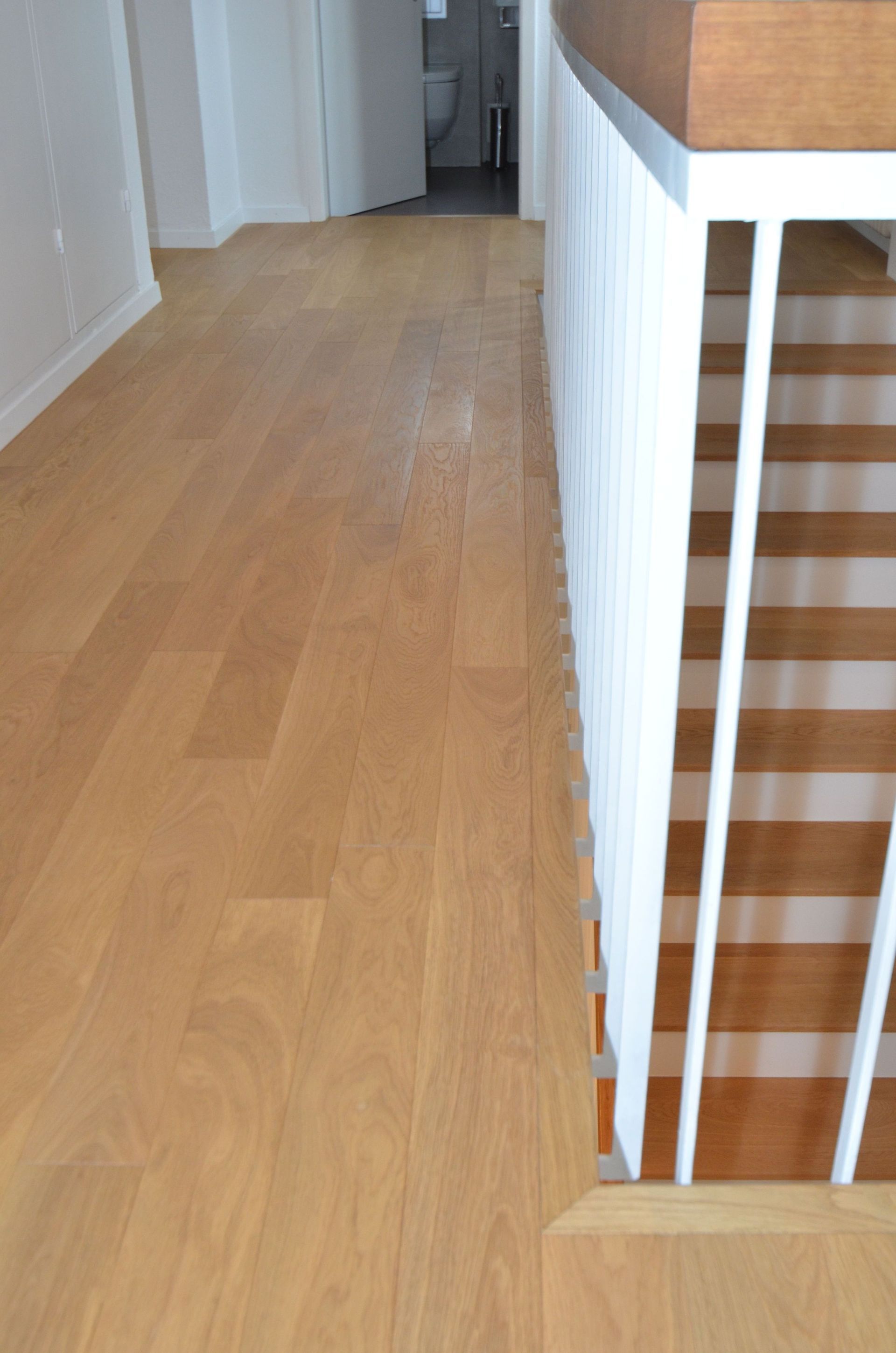 Massiv-Holz Treppe mit edlen Detail-Lösungen