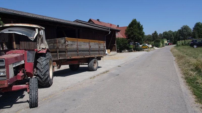 Foto des Wirtschaftsweges vor dem Ausbau