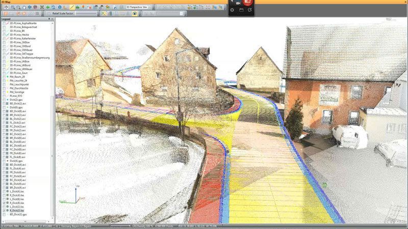 Softwareansicht einer Straßenszene mit überlagerten Linien auf der Straße und Gebäuden.