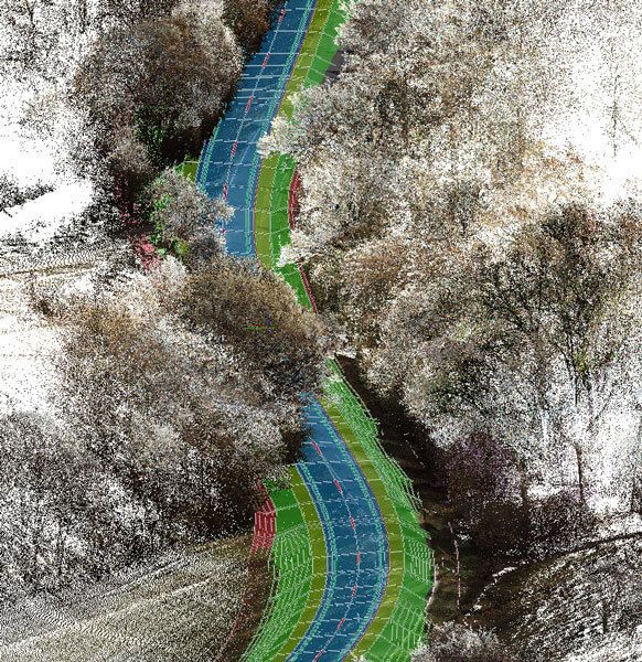 Luftaufnahme einer verschneiten Landschaft mit einem Fluss und darüber gelegtem digitalen Raster, möglicherweise zur Analyse oder Kartierung.