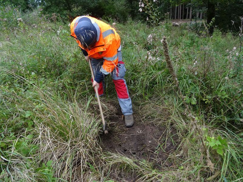 Foto für die Vermessung des Regelschachtes der Kanaldatenbank (Freilegen)