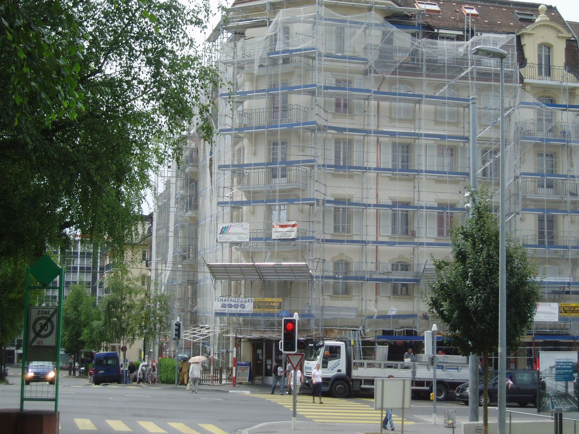 Echafaudages 2000 -Echafaudages 2000 - Juncaj Frères SA - monte-personnel Juncaj Frères SA - échafaudage léger